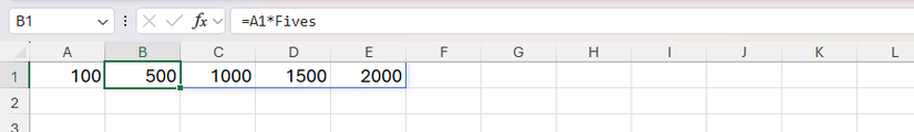 El valor 100, escrito en la celda A1, se multiplica por una constante de matriz llamada 'Fives' para producir cuatro resultados separados en las células B1 a E1.